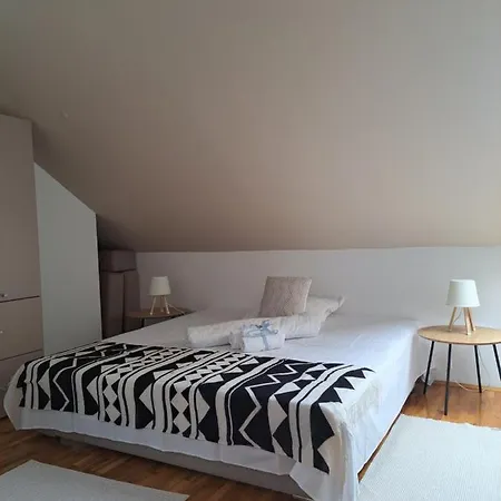 Apartment Aries *